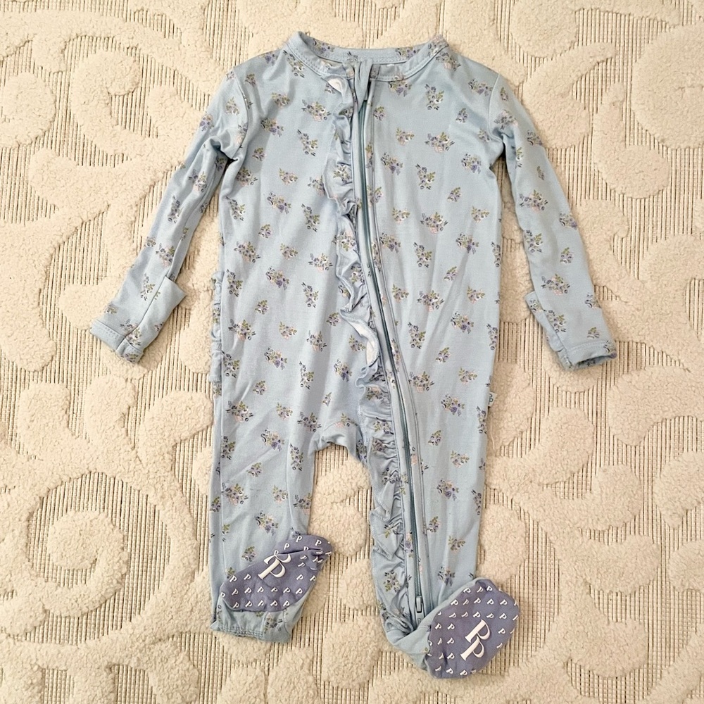 Posh Peanut Grace ruffled footie 0-3m